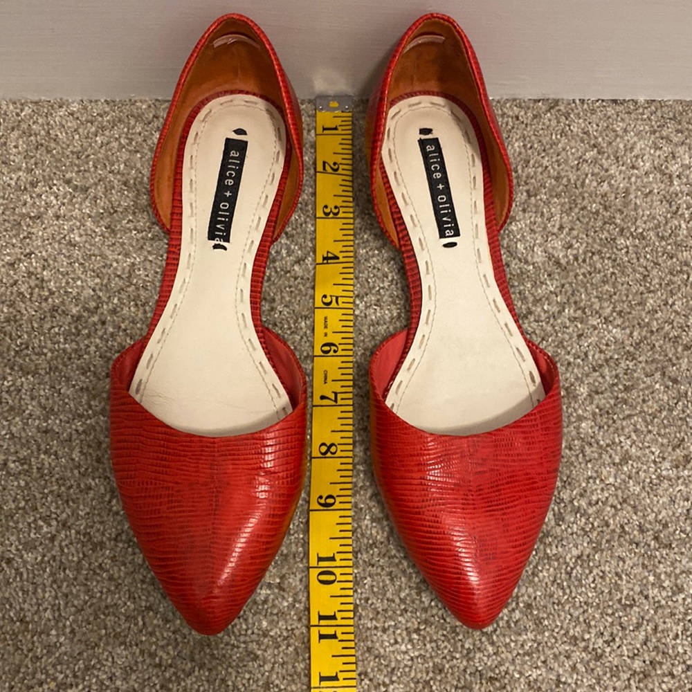Alice + olivia red pointed toe leather flats. Size 40.
